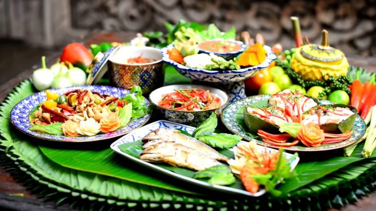 10-interesting-facts-about-thai-food-and-eating-in-thailand-thai-food-dishes-koh-phi-phi-thailand