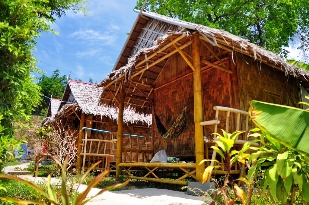bamboo-hut-bungalow-koh-mook-hut-with-a-hammock-thailand