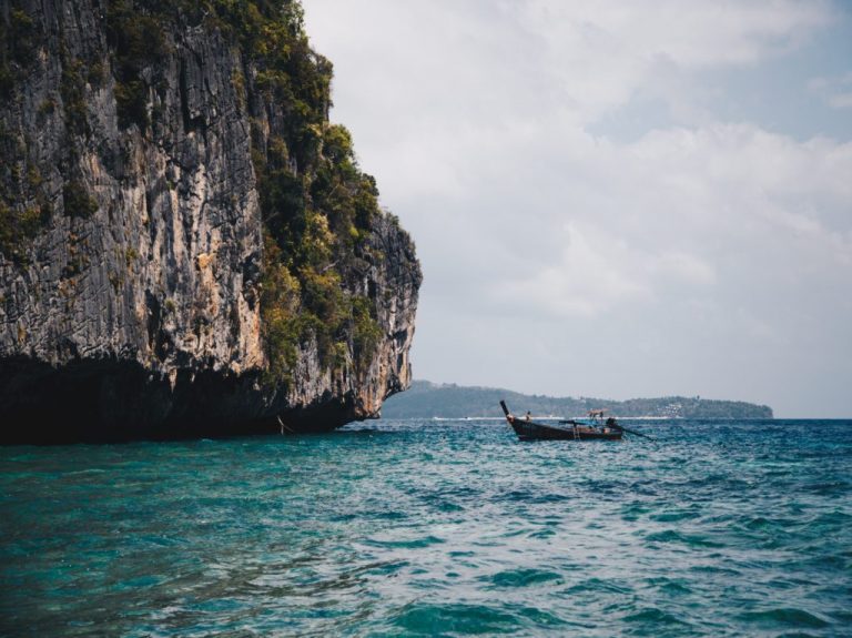 long-tail-boat-in-phi-phi-lay-thailand