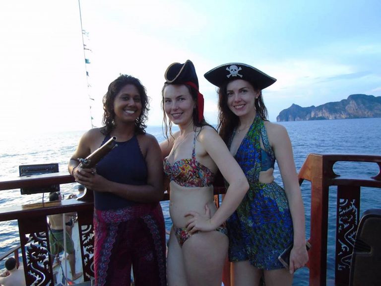 pirate-boat-day-trip-koh-phi-phi-thailand-girls-on-the-boat
