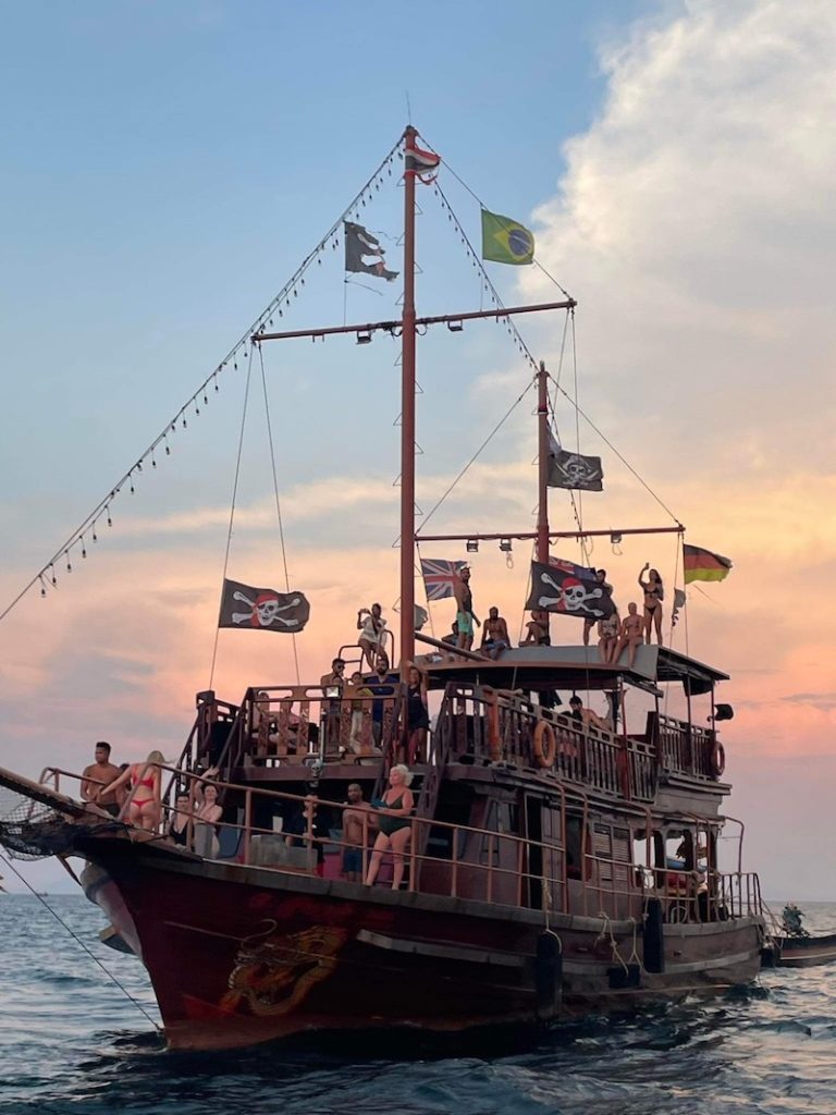 pirate-boat-koh-phi-phi-party