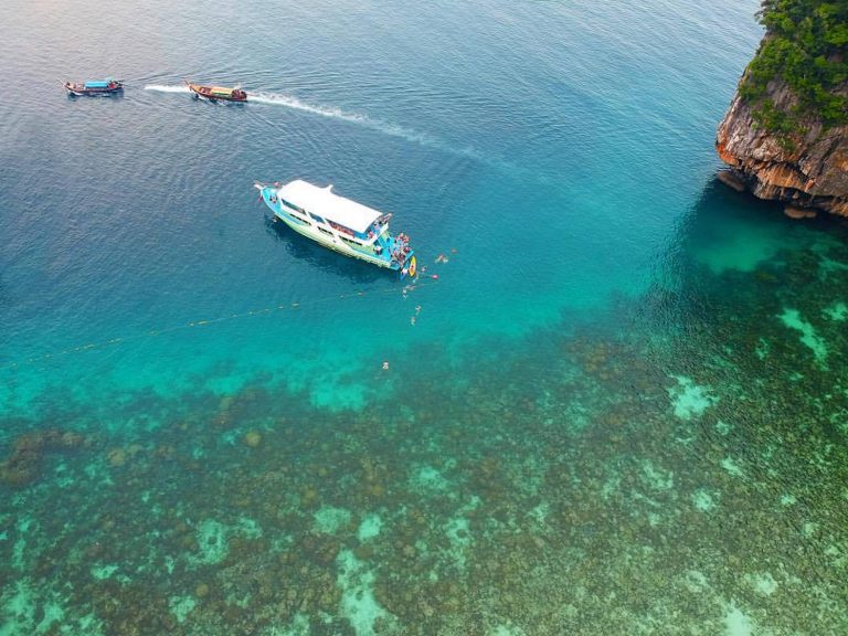 blanco-boat-party-koh-phi-phi-thailand-snorkeling-phi-lay-lagoon