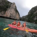 pirate-boat-koh-phi-phi-girls-on-kayak-in-phi-lay-lagoon