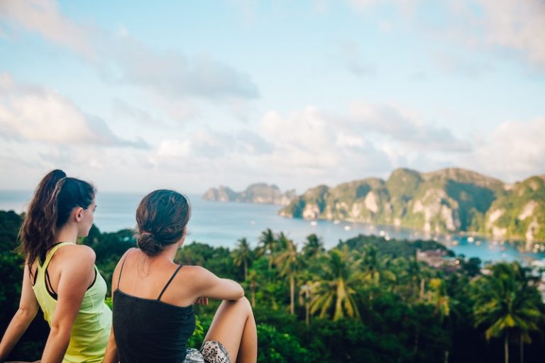 koh-phi-phi-view-point-girls-sitting-on-the-rocks