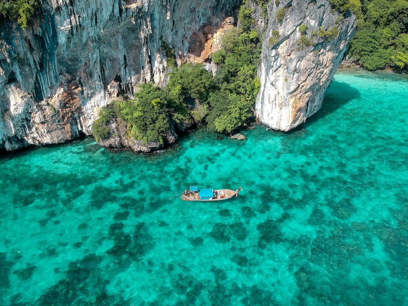 koh-phi-phi-visa-travel-beach- boat