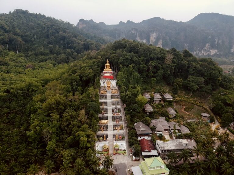 things-to-do-in-krabi-aonang-visa-travel-chinese-temple