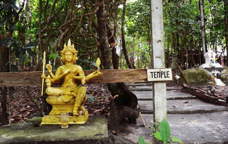 buddhist-temple-koh-lipe-entrance