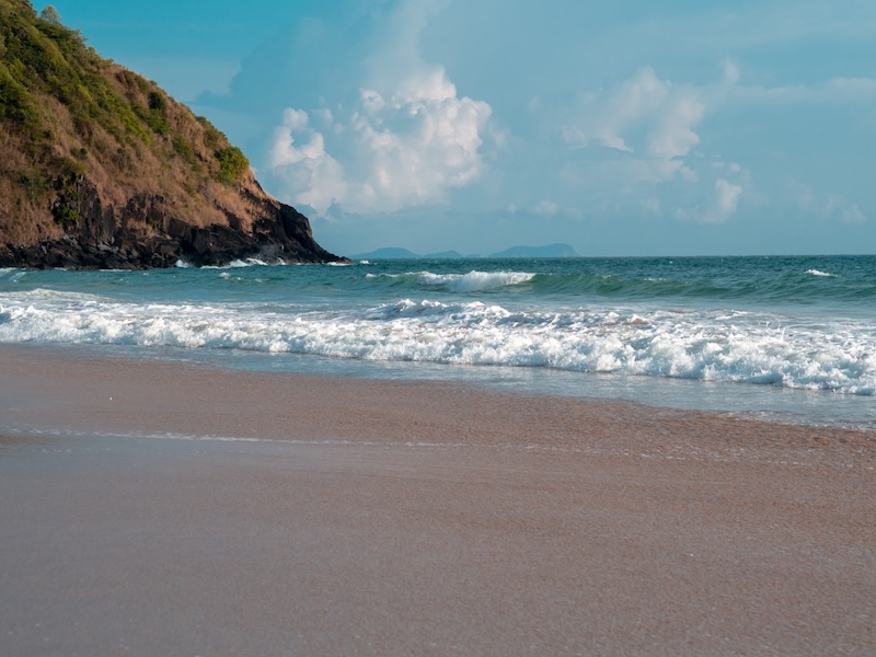 thailand-koh-lanta-things-to-do-beach-waves