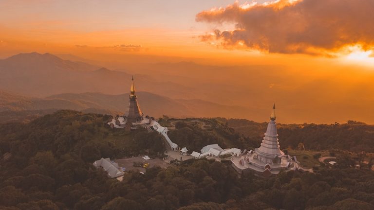 chiang-mai-mountain-view-temple-thailand