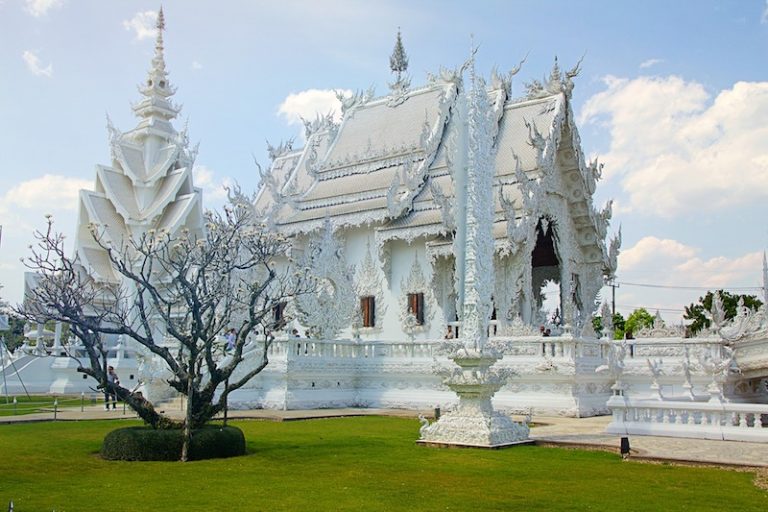 chiang-rai-white-temple-thailand