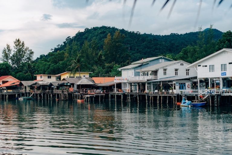 koh-chang-bang-bao-port-fishing-village