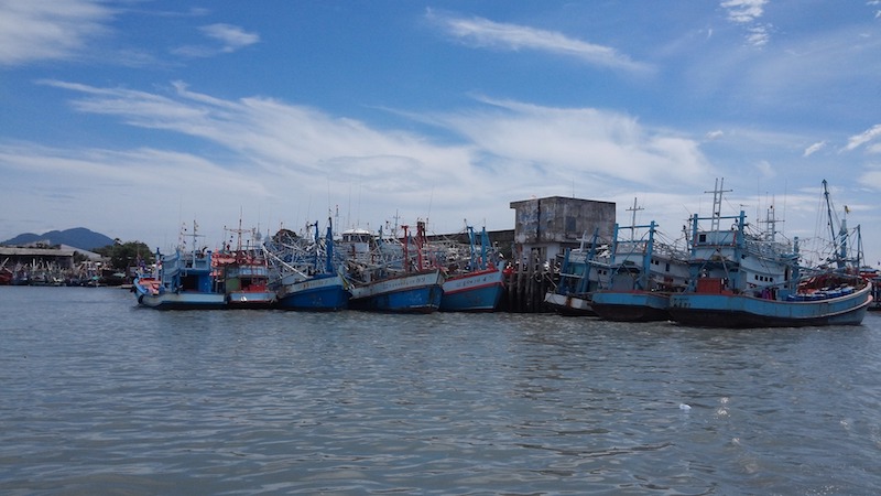 koh-samed-port-thailand-ships