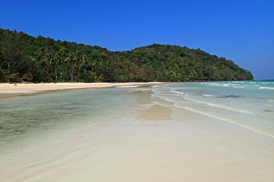 loh-moo-dee-beach-koh-phi-phi-thailand