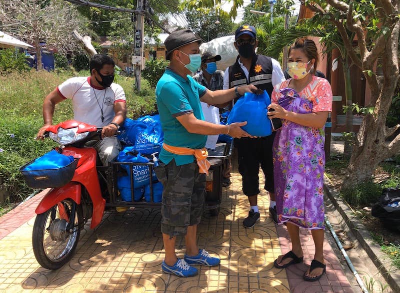 free-food-donations-locals-coronavirus-phiphi-island