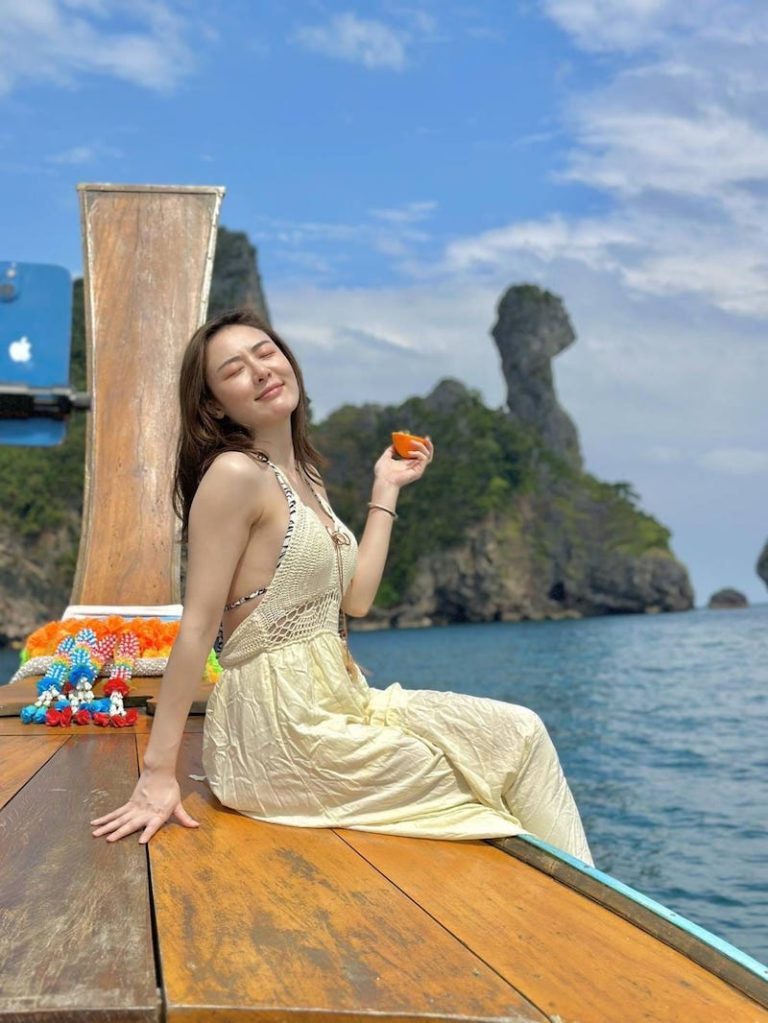 four-island-tour-from-krabi-private-long-tail-boat-lady