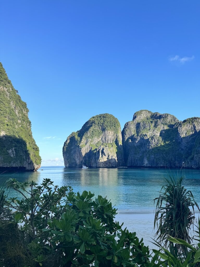 early-bird-koh-phi-phi-avoid-the-crowds-beach