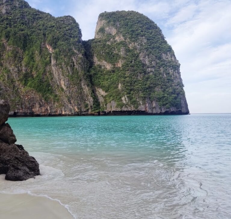 early-bird-koh-phi-phi-avoid-the-crowds-beach-maya