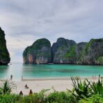 early-bird-koh-phi-phi-avoid-the-crowds-maya-bay-beach