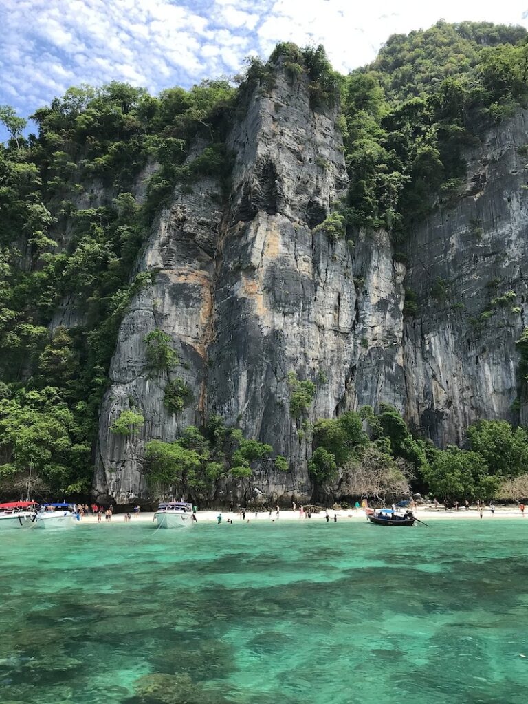 early-bird-koh-phi-phi-avoid-the-crowds-monkey-beach