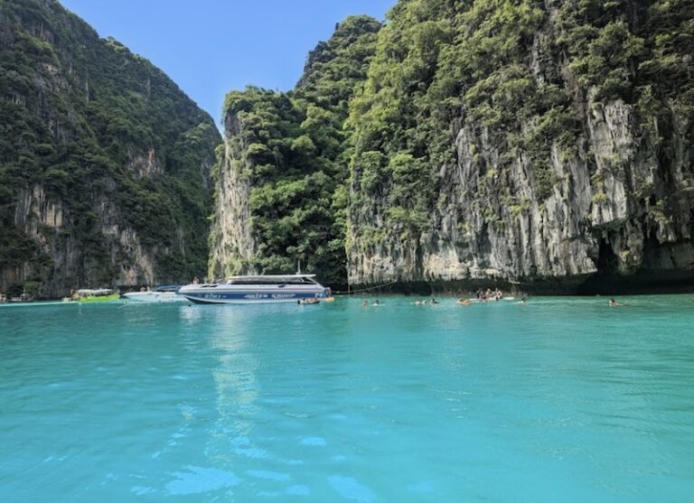 early-bird-koh-phi-phi-avoid-the-crowds-snorkeling