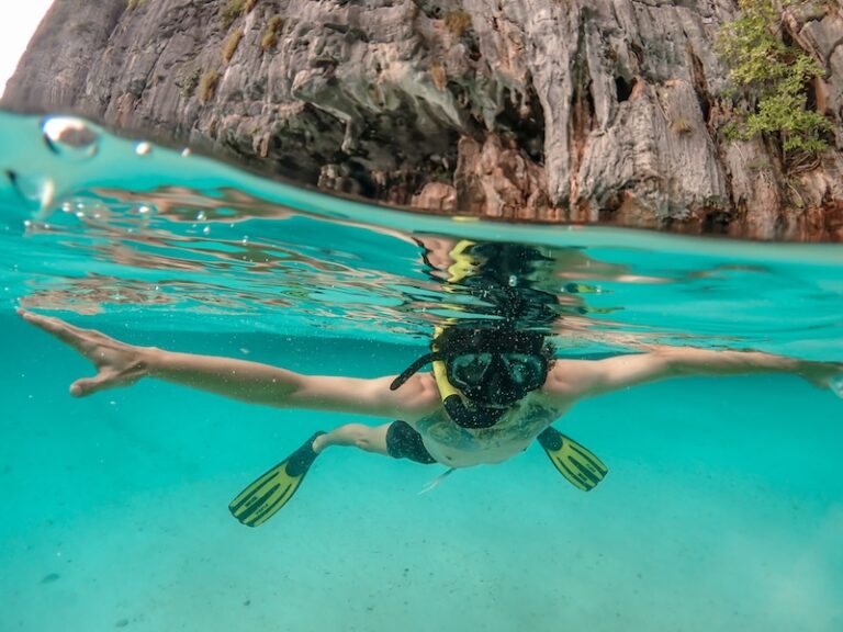 early-bird-koh-phi-phi-avoid-the-crowds-snorkeling