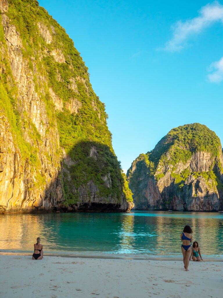 early-bird-koh-phi-phi-avoid-the-crowds-monkey-beach