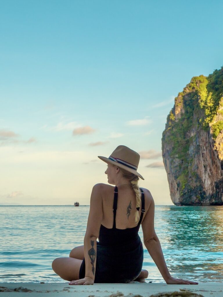 early-bird-koh-phi-phi-sunrise- maya-beach