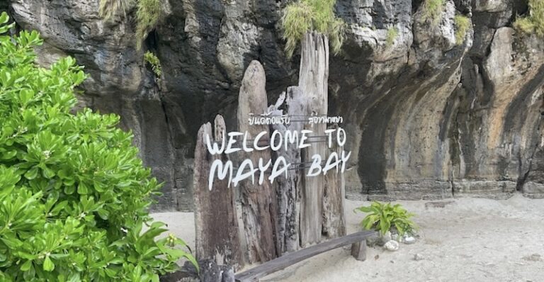 early-bird-koh-phi-phi-sunrise- maya-beach-sign