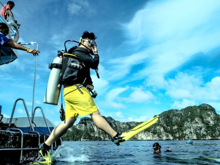 scuba-diving-koh-phi-phi-visa-travel