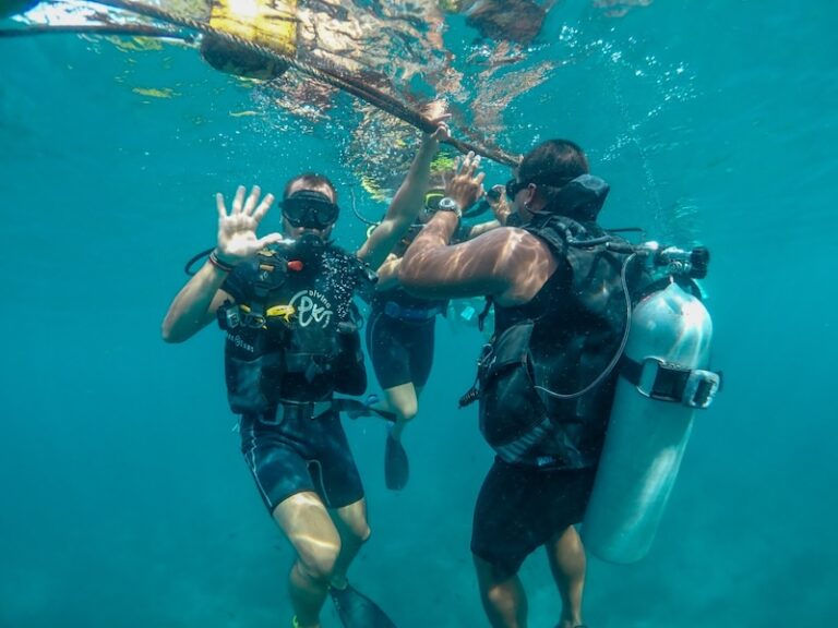 scuba-diving-koh-phi-phi-visa-travel