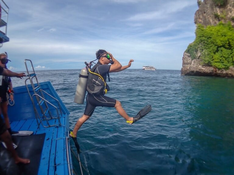 scuba-diving-koh-phi-phi-visa-travel